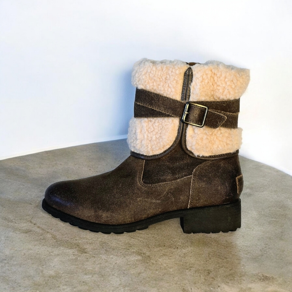 Cozy UGG Shearling-Lined Brown Boots 8M
